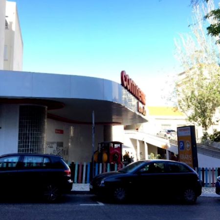 Gaze Out At The City In A Retro-Chic Getaway Lissabon Exterior foto