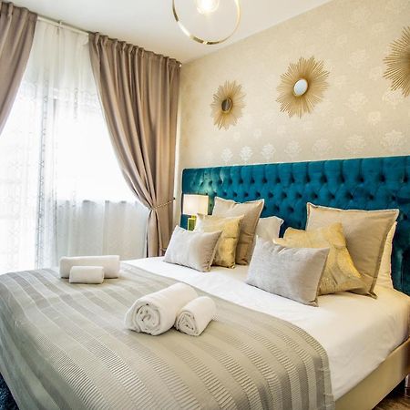 Gaze Out At The City In A Retro-Chic Getaway Lissabon Exterior foto