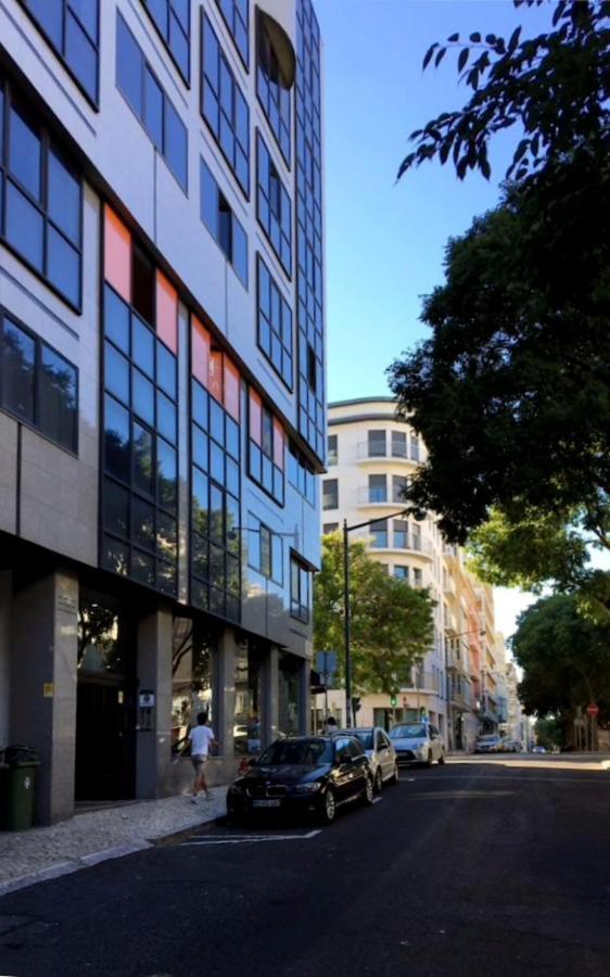 Gaze Out At The City In A Retro-Chic Getaway Lissabon Exterior foto