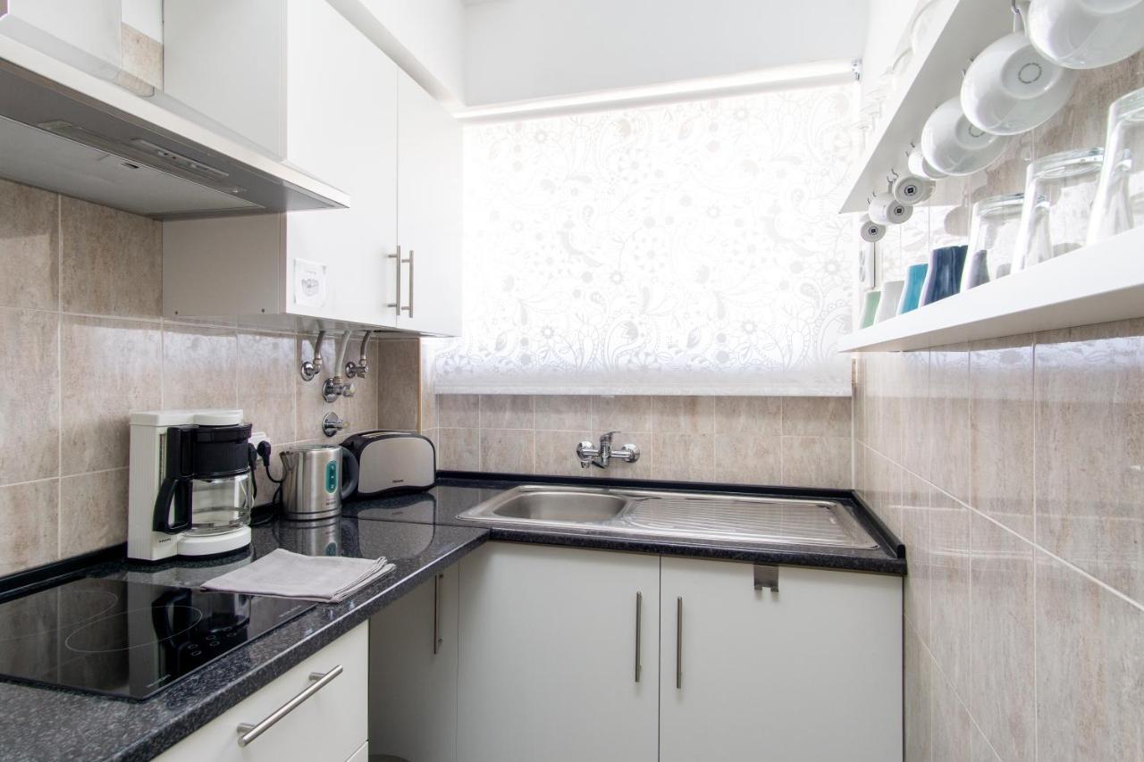 Gaze Out At The City In A Retro-Chic Getaway Lissabon Exterior foto