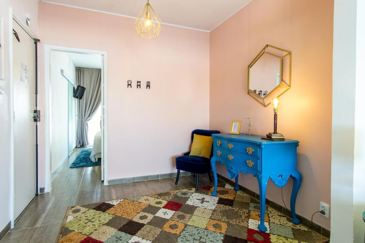 Gaze Out At The City In A Retro-Chic Getaway Lissabon Exterior foto