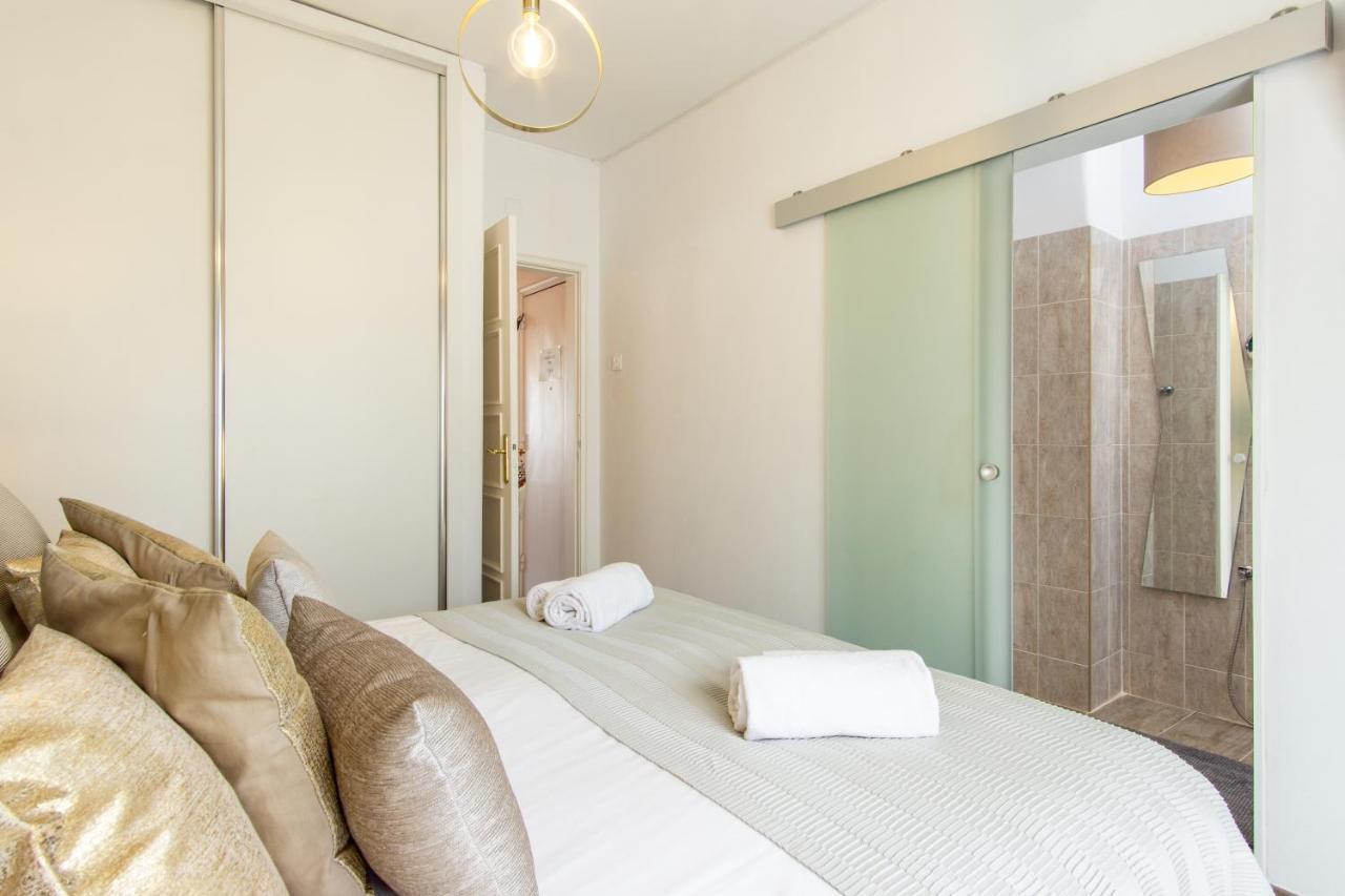 Gaze Out At The City In A Retro-Chic Getaway Lissabon Exterior foto