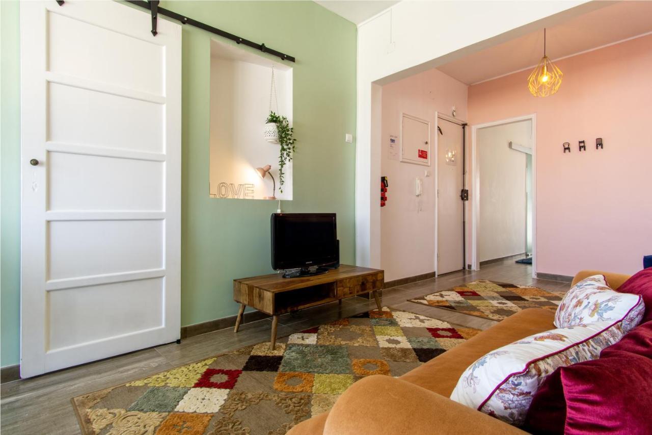 Gaze Out At The City In A Retro-Chic Getaway Lissabon Exterior foto