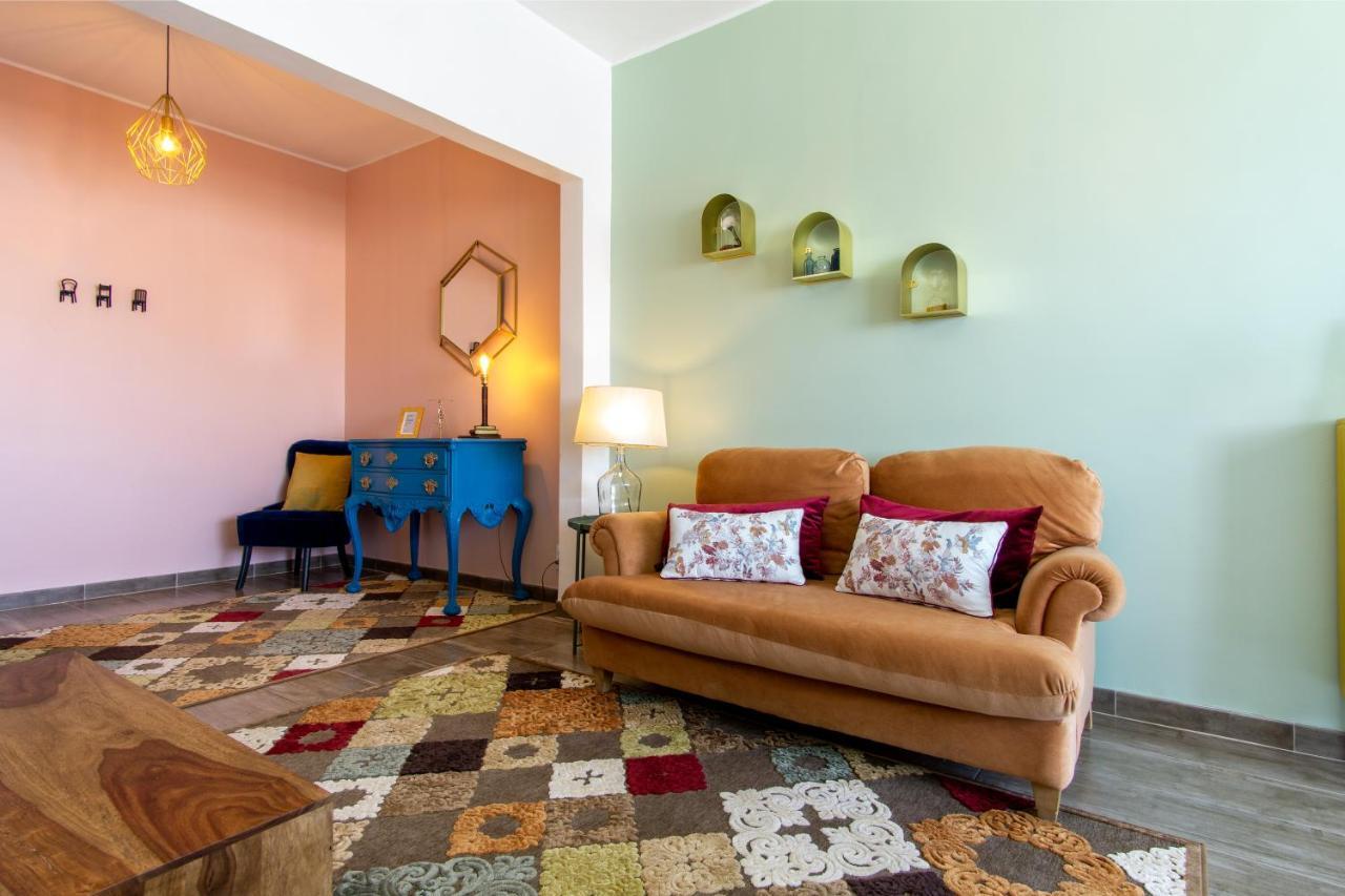 Gaze Out At The City In A Retro-Chic Getaway Lissabon Exterior foto